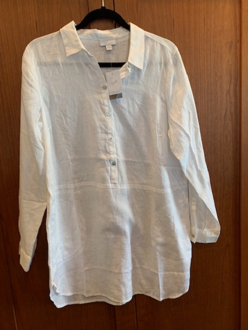 J Jill White Linen long sleeve shirt with pockets. Size M